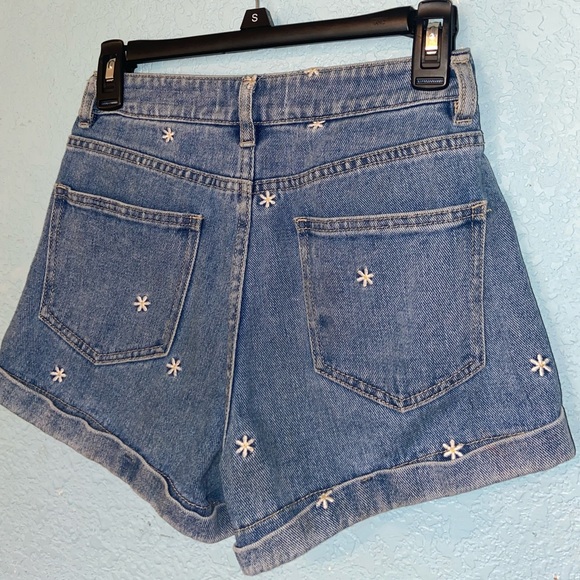 Pac sun daisy shorts - Picture 2 of 3